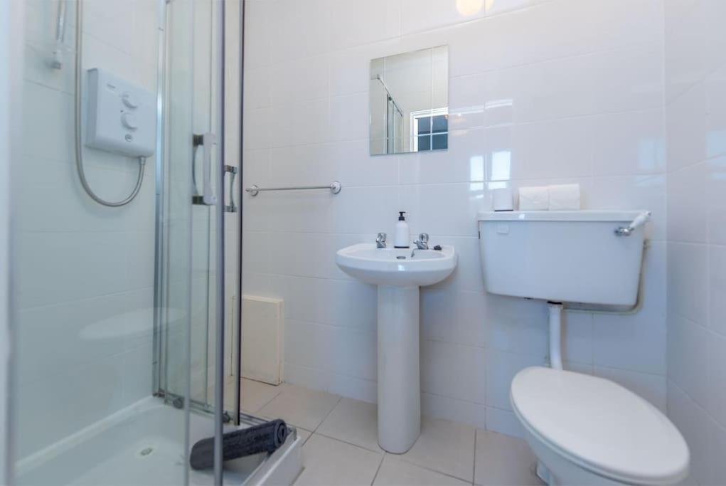 Clonbur House - Studio Village Apartment Galway Ngoại thất bức ảnh