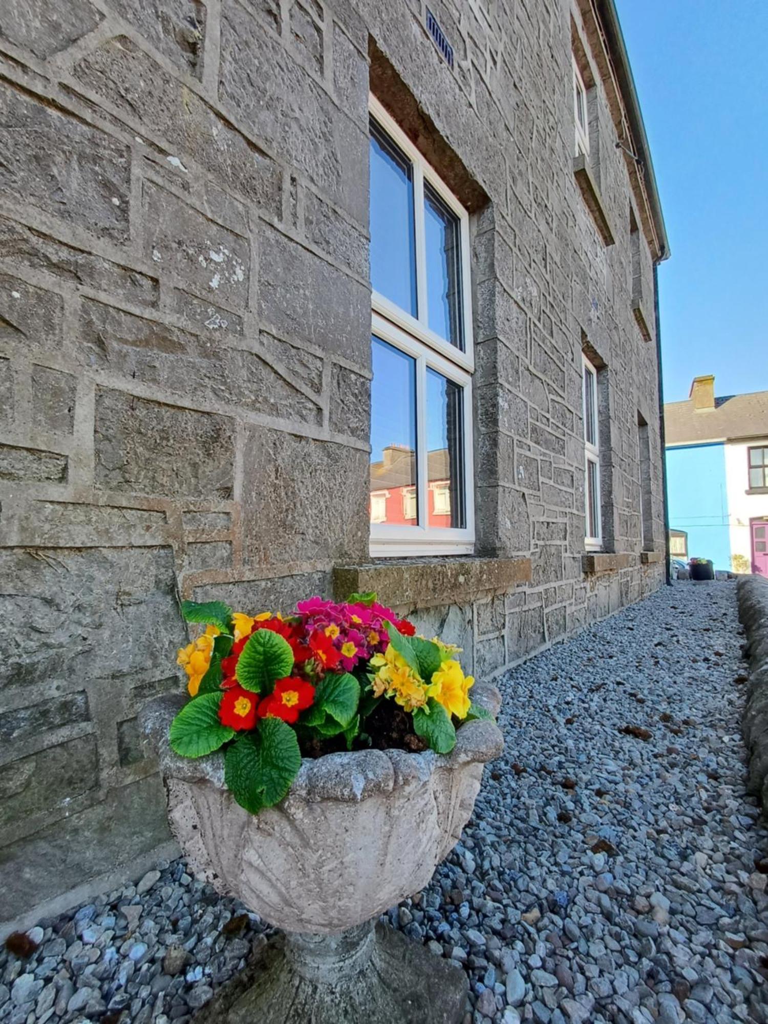Clonbur House - Studio Village Apartment Galway Ngoại thất bức ảnh